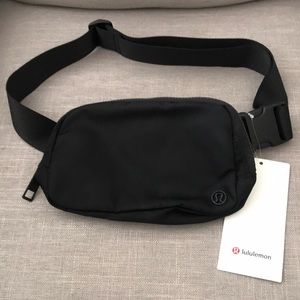 Lululemon Everywhere Belt Bag *1L